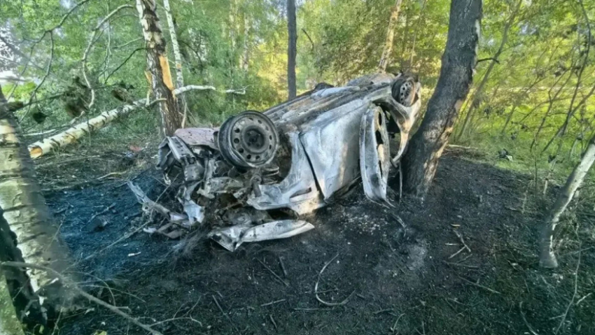 В Панинском районе 17-летний подросток сгорел в машине 